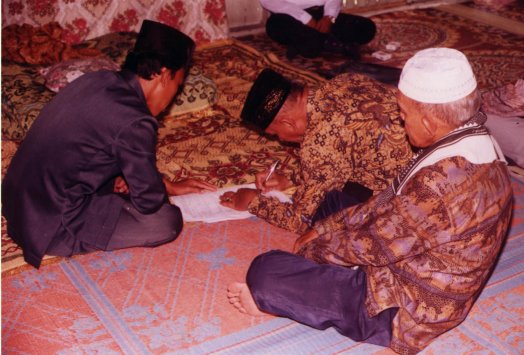 Penandatangan Buku Nikah (H. Buchari)